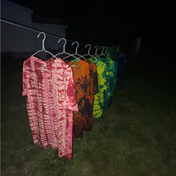I am an artist who does tie dyes using colours to express feelings for healing. - Picture 2 of 4